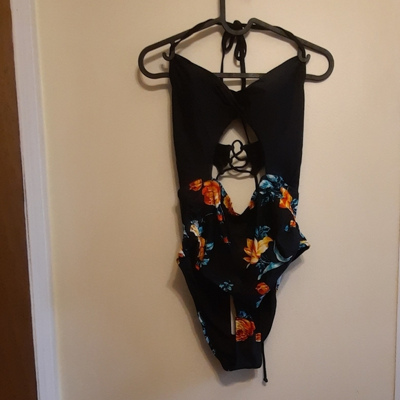 NWT Cupshe Black Floral Print Halter Tummy Control One Piece Swimsuit - Picture 5 of 13